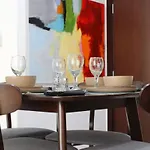 Stylish 1Br Retreat Pool & Wifi Near Auh & Masdar