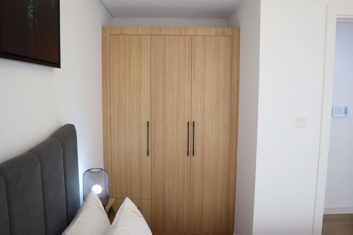 Stylish 1br Retreat Pool & Wifi Near Auh & Masdar Apartamento *