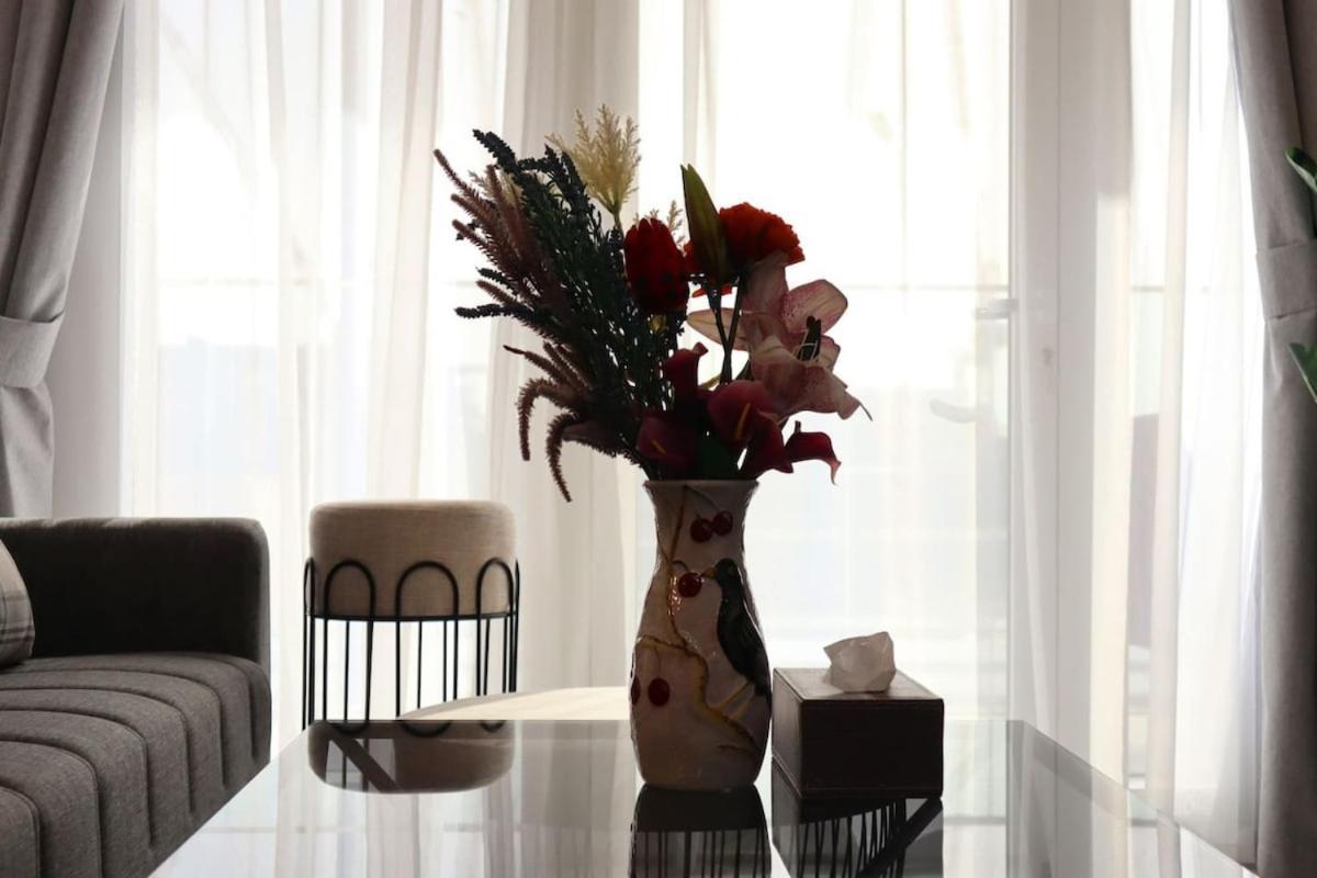 Stylish 1br Retreat Pool & Wifi Near Auh & Masdar