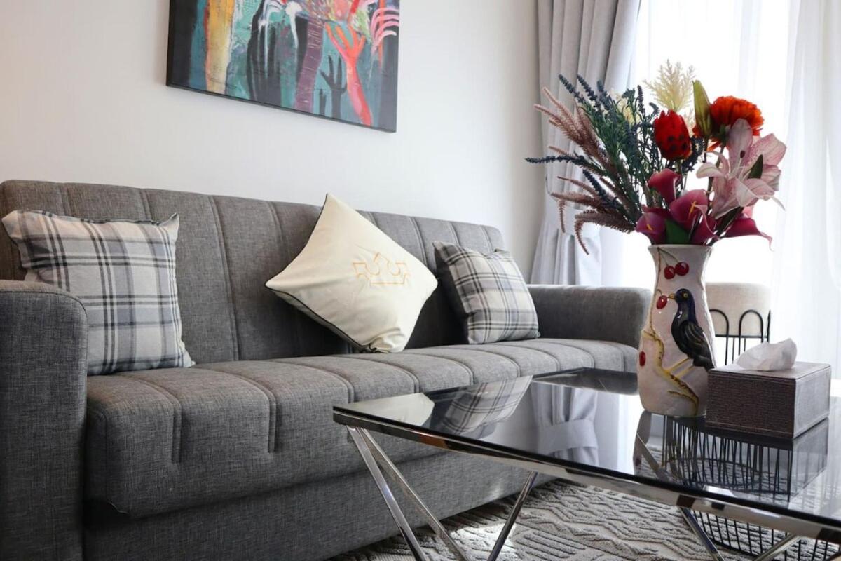 Stylish 1br Retreat Pool & Wifi Near Auh & Masdar *