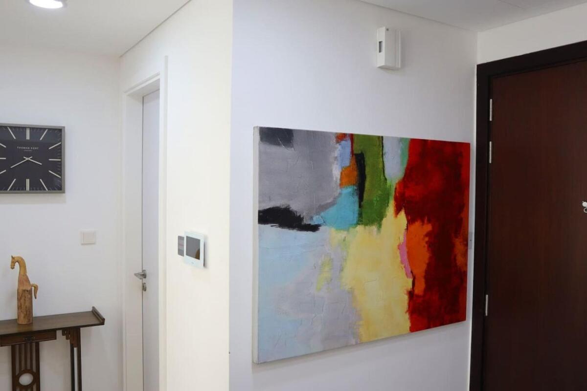 Stylish 1br Retreat Pool & Wifi Near Auh & Masdar *
