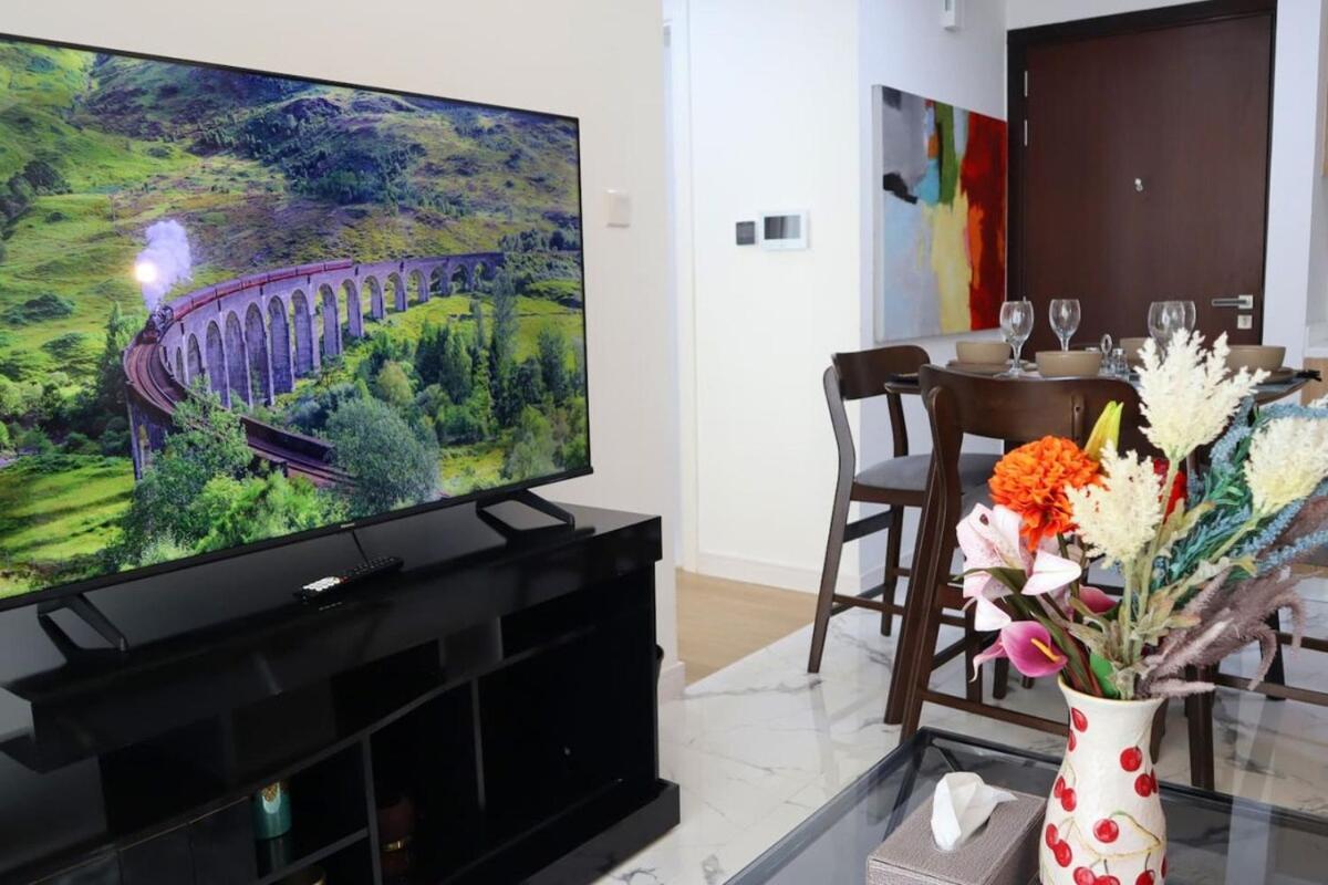 Apartamento Stylish 1br Retreat Pool & Wifi Near Auh & Masdar