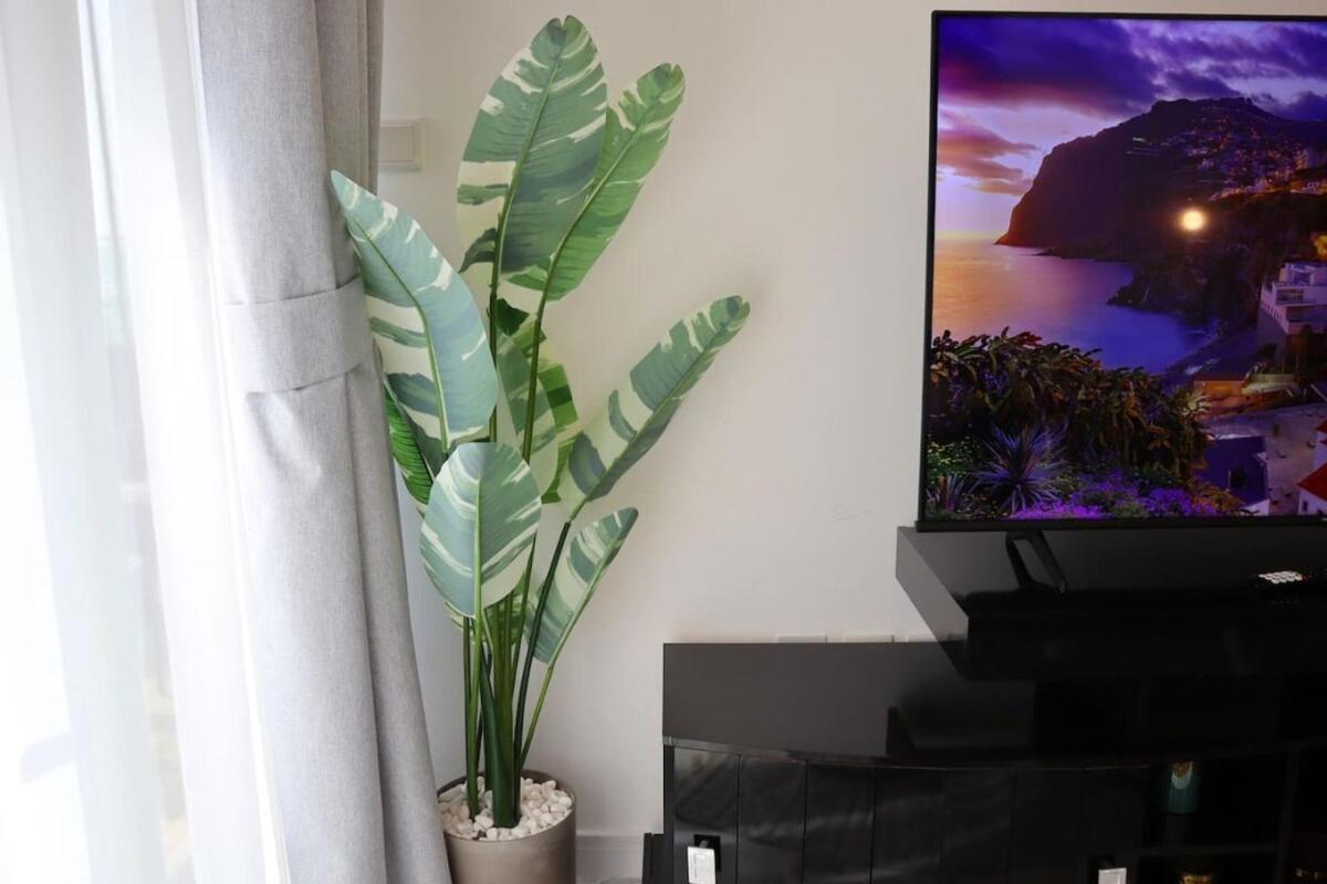 Stylish 1br Retreat Pool & Wifi Near Auh & Masdar